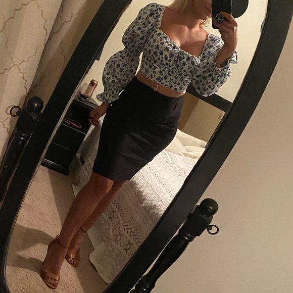 Blue and white long puffy sleeve crop top - Picture 7 of 10